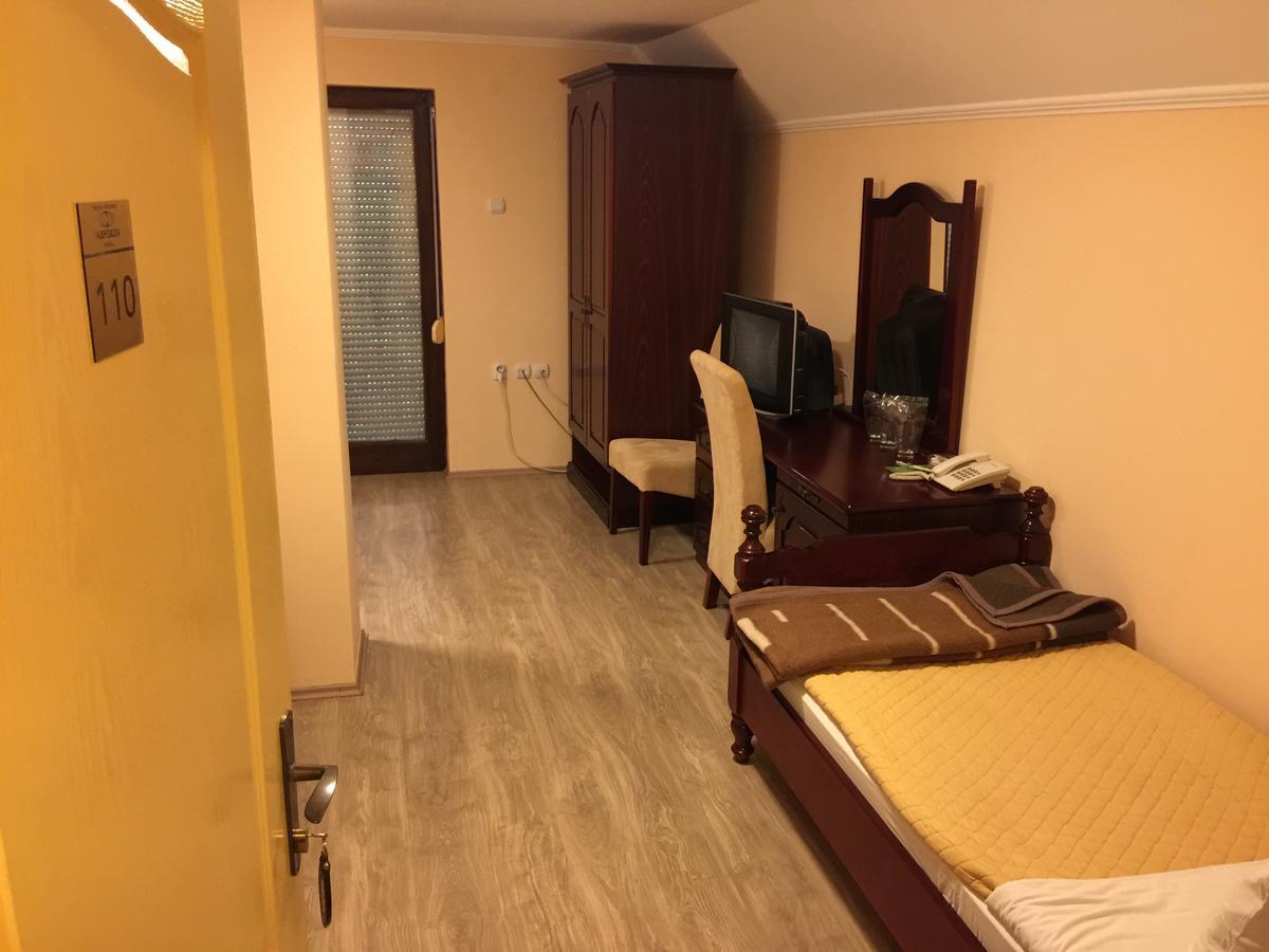 Bed & Breakfast Karavan Raska Room photo